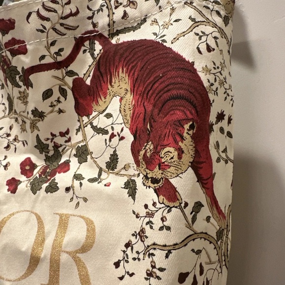 🐅 DIOR TIGER FLORAL FLOWER LILY TOTE SHOULDER BAG LARGE COTTON GOLD LETTERING - Picture 3 of 6